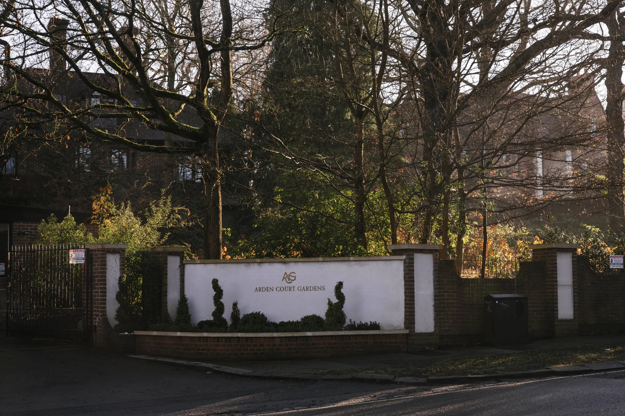 Син верховного лідера Ірану і тіньова імперія активів у Європі