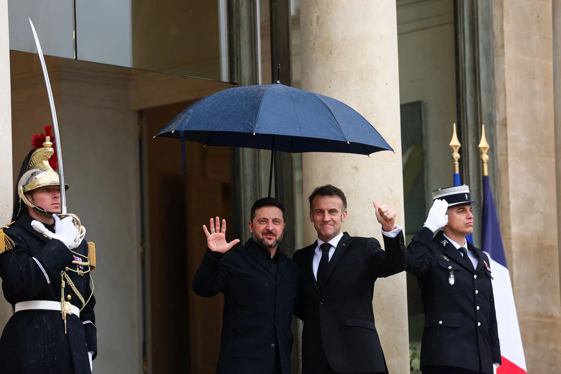 Зеленський у Парижі: чому послаблення нафтових санкцій грає на користь Кремля