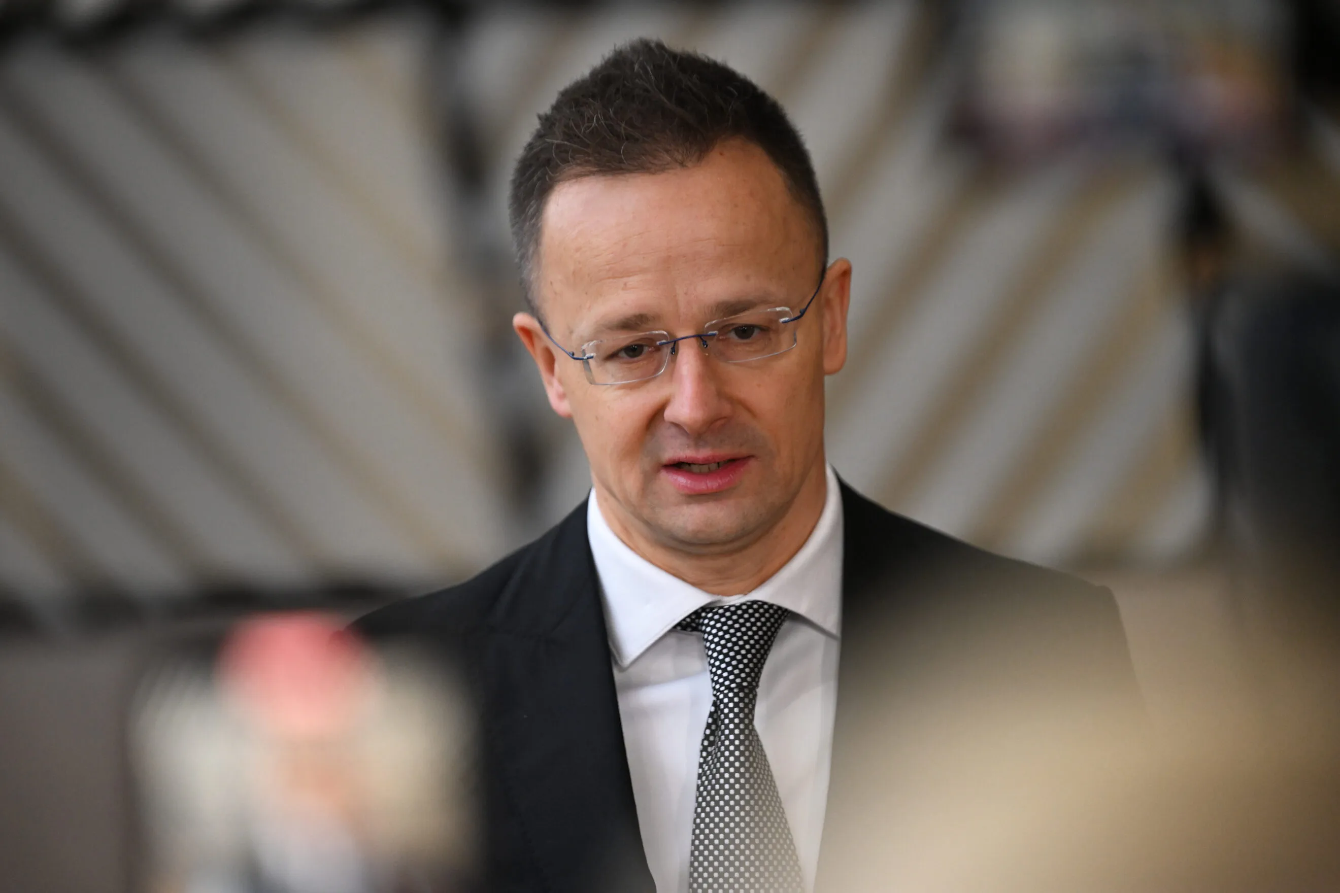 Брюссель стискає коло довіри навколо Орбана
