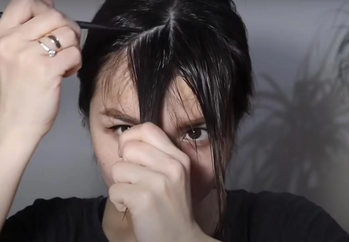 Один простий трюк із волоссям, який здатен повністю змінити зовнішність: стилісти радять лише змінити проділ