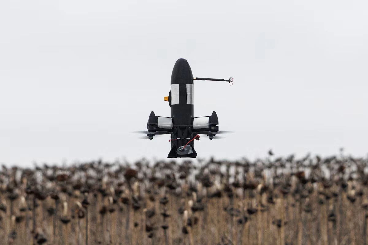Безпілотник-перехоплювач P1-Sun FPV злітає під час бойової зміни підрозділу протиповітряної оборони 420-го окремого батальйону безпілотних систем «Хорт» на тлі нападу Росії на Україну, Харківська область, Україна, 18 березня 2026 року