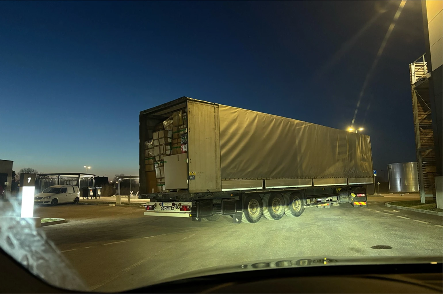 Як невелика логістична компанія обходить санкції ЄС і постачає товари до Росії