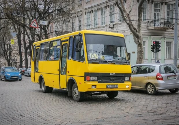 Шок для одеситів: проїзд у маршрутках злітає до 25 грн — чому підвищення стало неминучим саме в розпал літа