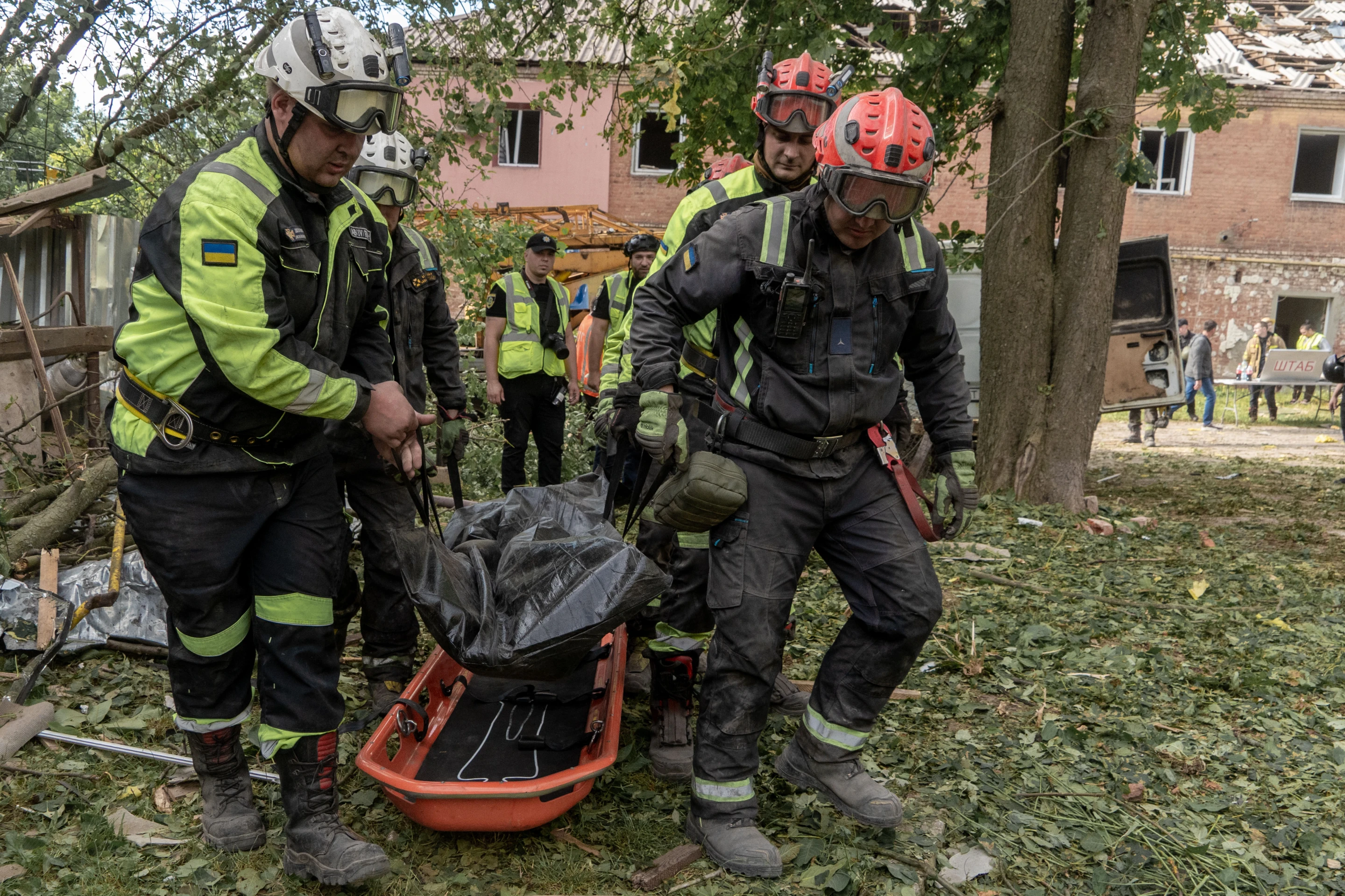 Харків під авіабомбами: Росія знову б’є по житлу