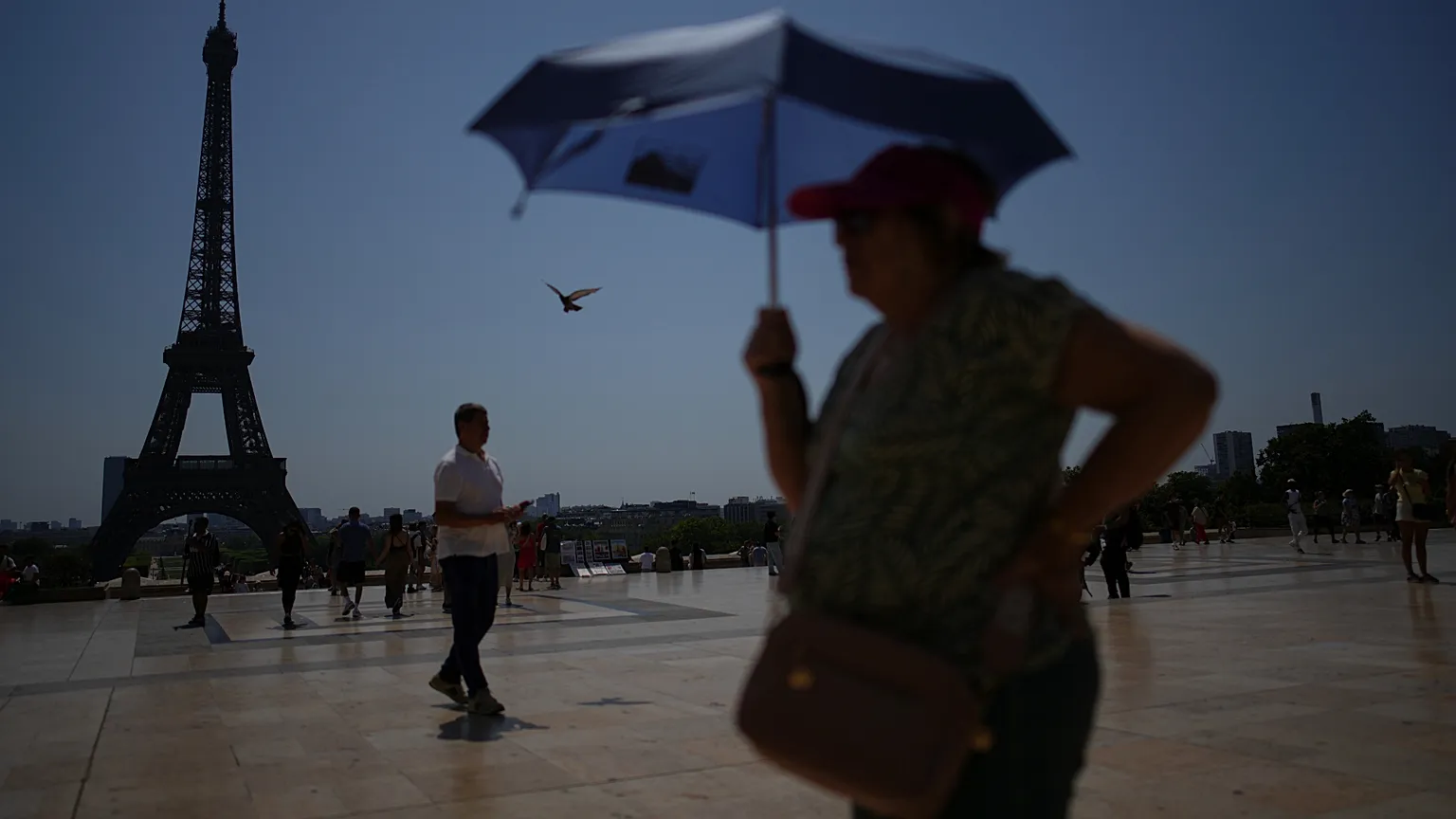 Європа задихається від спеки: температура понад 40°C, рекорди падають, є загиблі — континент входить у нову кліматичну реальність