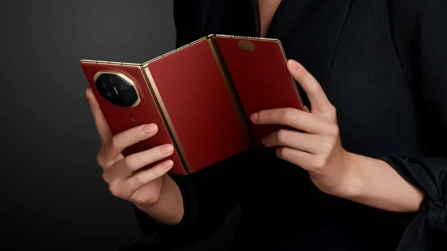 Huawei готує революцію на ринку смартфонів: компанія запатентувала незвичайний гаджет із потрійним складанням