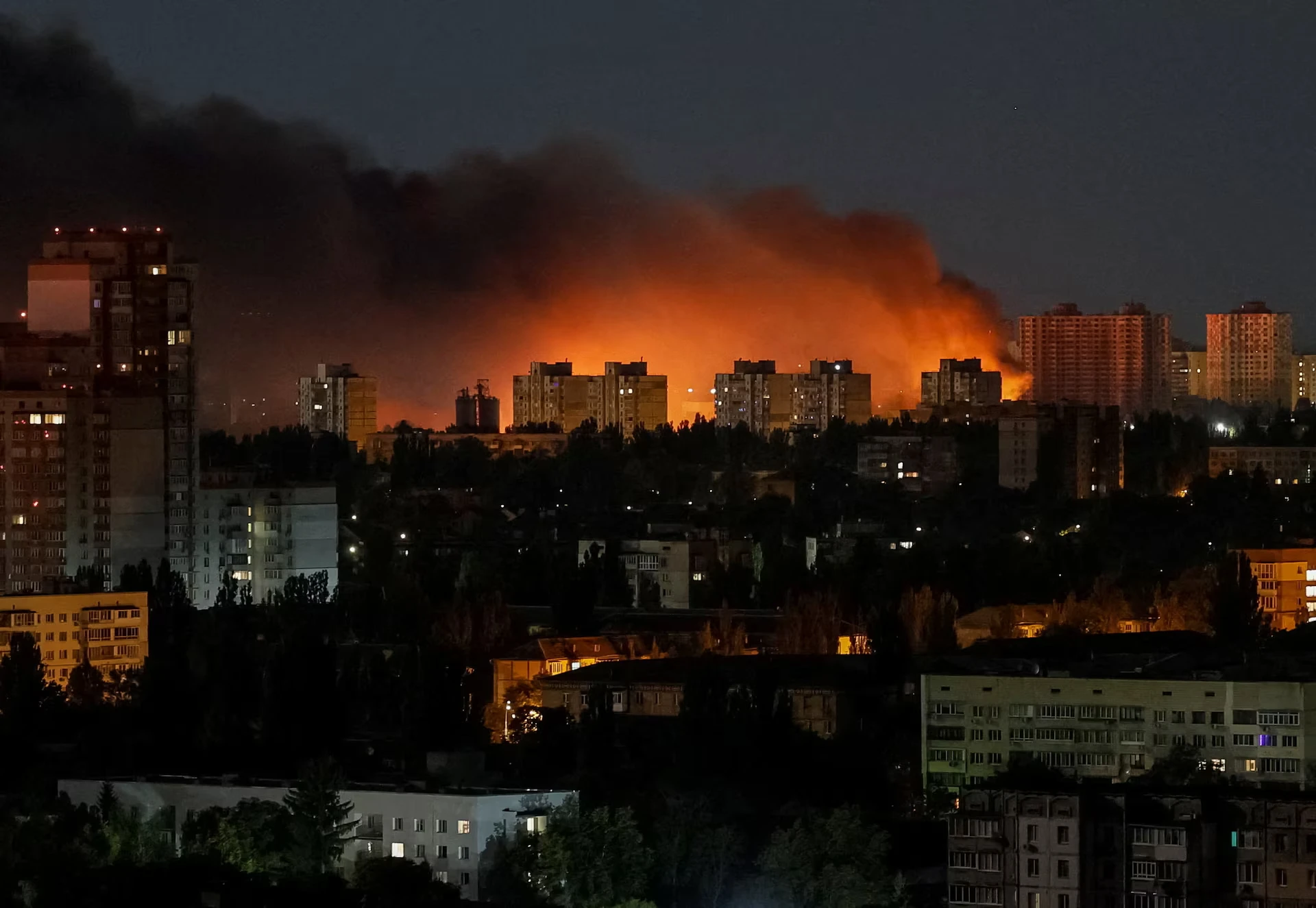 Росія назвала цілі нічного удару: заводи, ракети й три судна