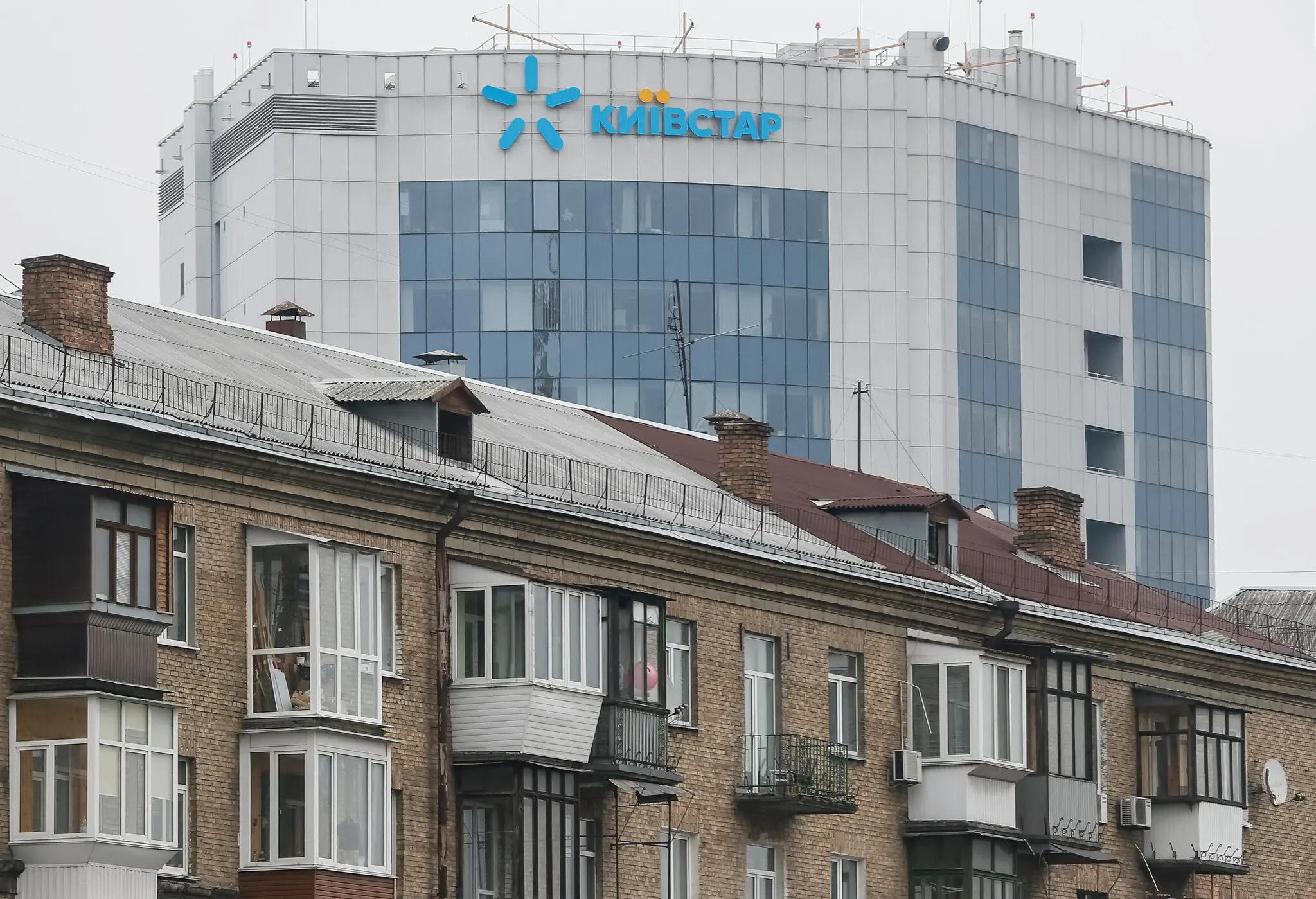 «Київстар» отримав багатомільйонний штраф: оператору закинули маніпуляцію з рекламою про швидкість інтернету