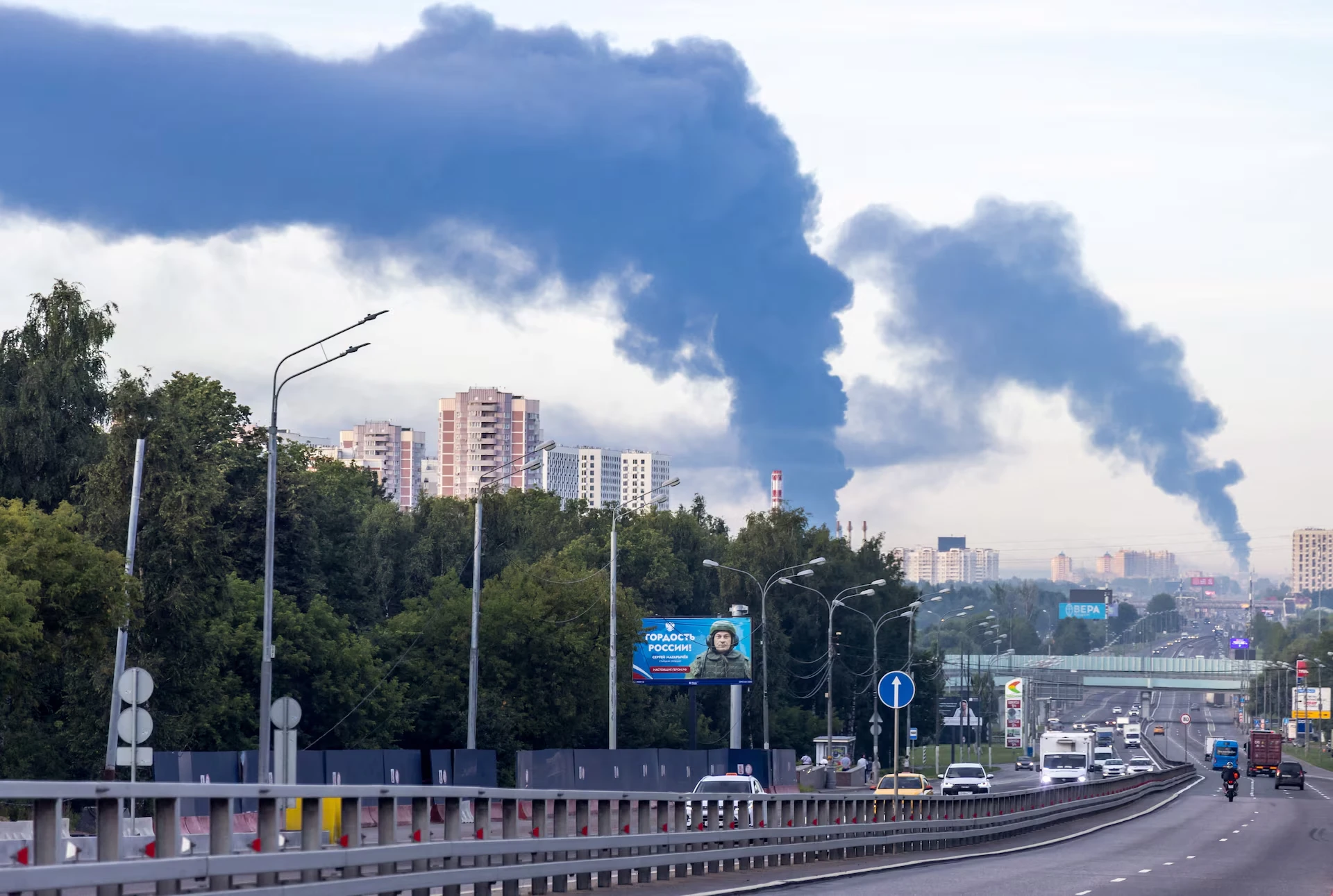 Ніч 400 дронів: як Україна переносить війну до московської логістики