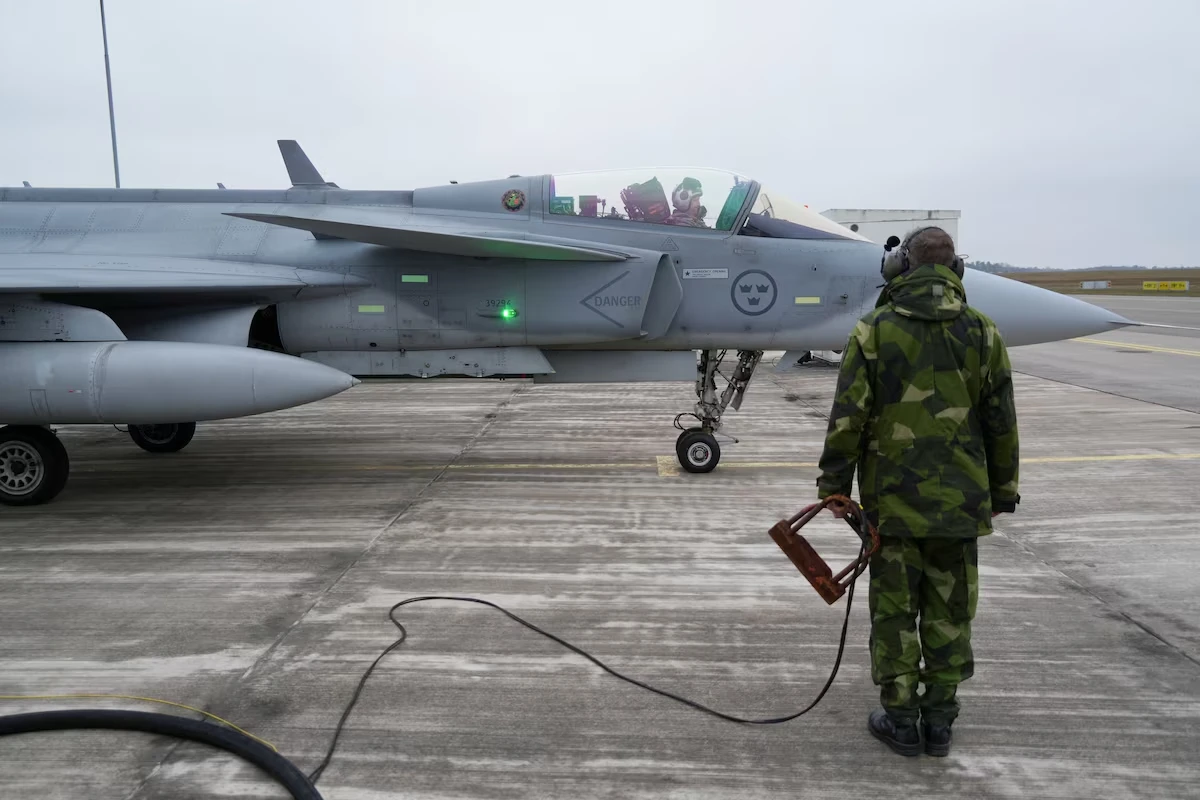 Швеція перекидає Gripen і корвет до Фінляндії: як НАТО посилює захист північного кордону з Росією