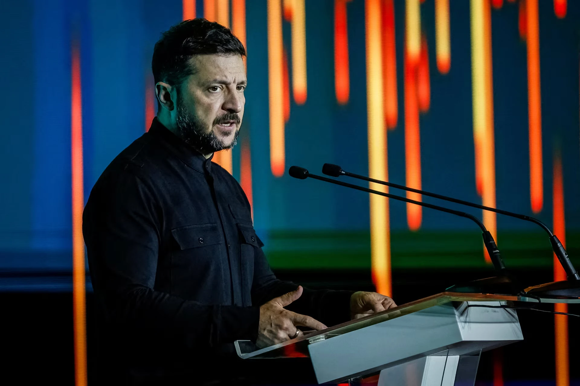 Зеленський назвав вибори під час війни загрозою для України: що стоїть за новою політичною суперечкою