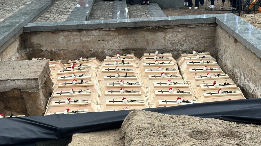 55 останків повернулися в землю: на Волині відбувається болісна церемонія пам’яті польських жертв