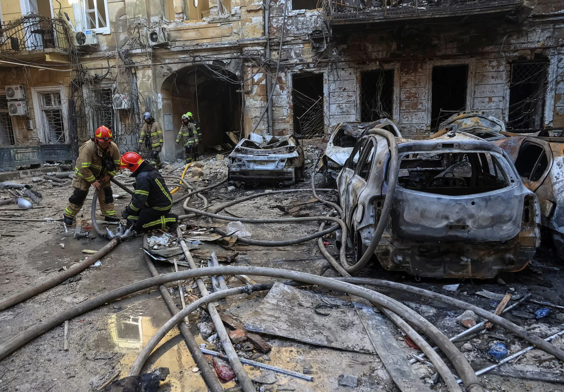 Удар по Одеському порту: війна дедалі більше стає війною за логістику